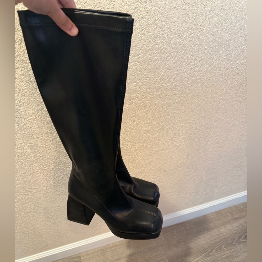 Block heel boots . Size 8